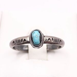 Size. 8.5 Native American Sterling Silver  Turquoise Ring